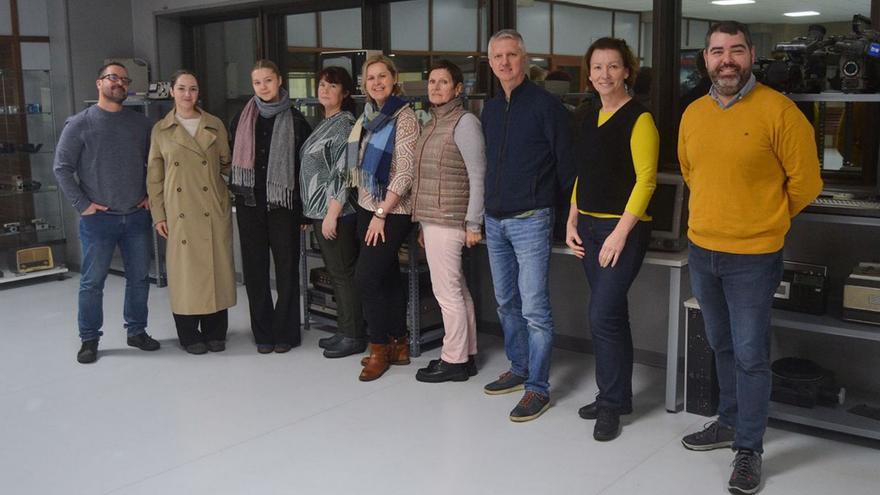 Responsables de programas universitarios sénior en Letonia se forman en creación readiofónica en Pontevedra