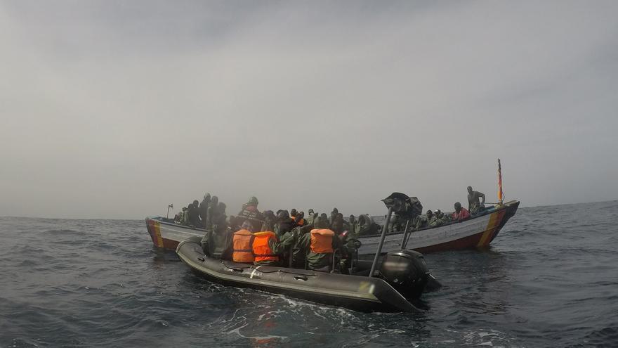 Marruecos rescata a 141 migrantes, dos de ellos menores, en una embarcación que se dirigía a Canarias