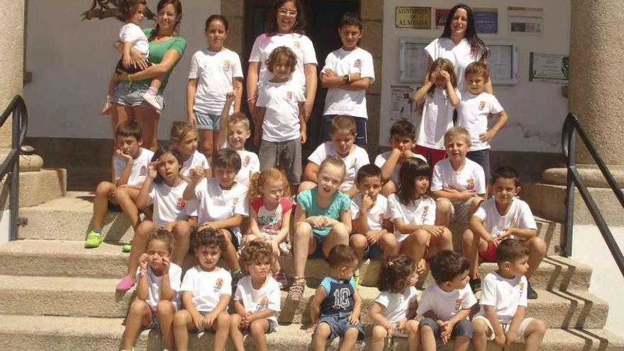 Almeida recupera el campamento urbano con la participación de una treintena de niños