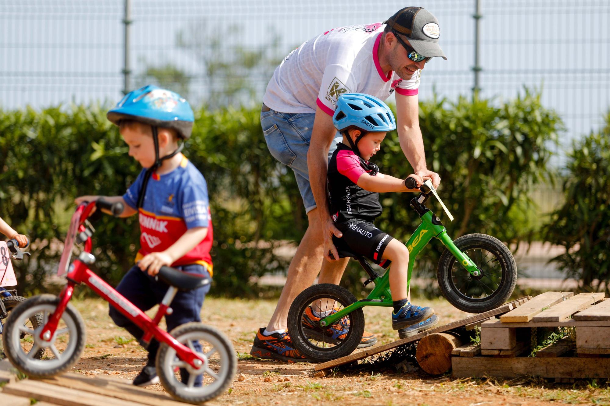 Los más pequeños de Ibiza aprenden a manejar con Bicykids