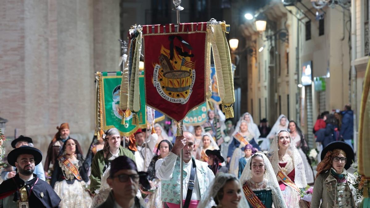 Las comisiones afectadas por la dana, ante la Virgen con crespones
