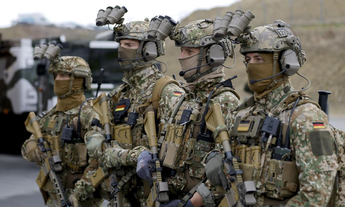 La lletra petita de la nova mili alemanya obliga els homes d’entre 17 i 45 anys a demanar permís per sortir del país