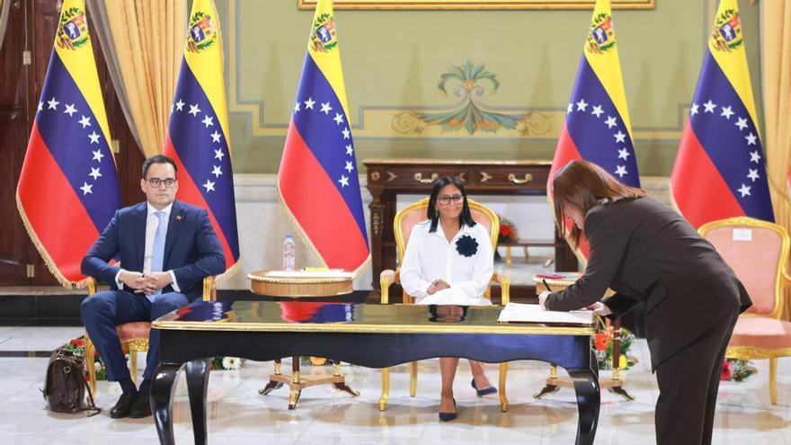 Venezuela amplía sus acuerdos con la petrolera norteamericana Chevron y se abre a otros inversores