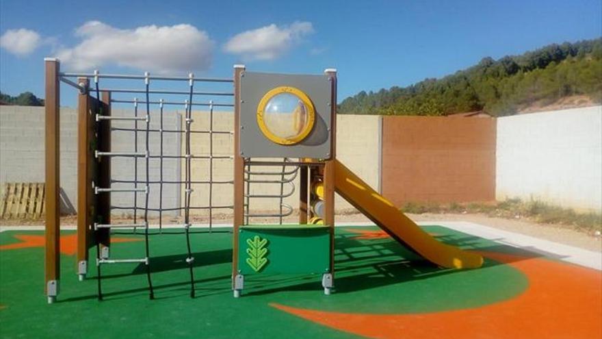 Jaraba instala un nuevo parque infantil