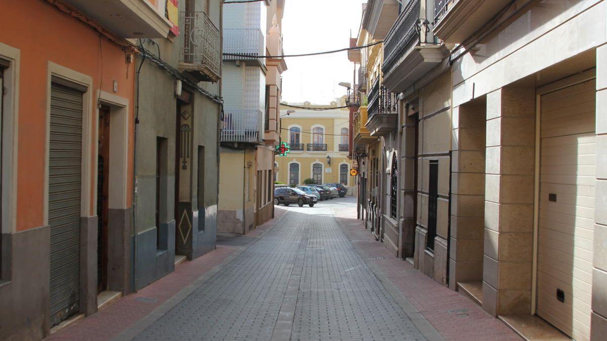 Localizan a un niño de cinco años solo bajo la lluvia en una calle de Cheste