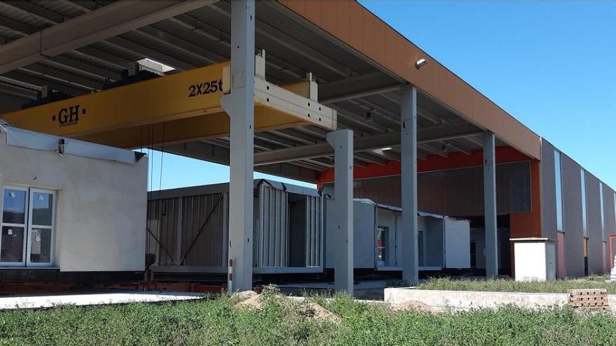 Mòduls industrialitzats que s&#039;instal·laran al solar de l&#039;avinguda Girona on s&#039;està construint el nou centre