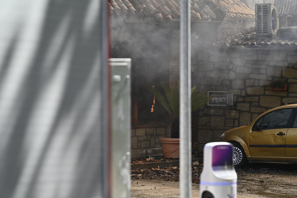 En imágenes | Un incendio calcina el restaurante La Junquera de Zaragoza