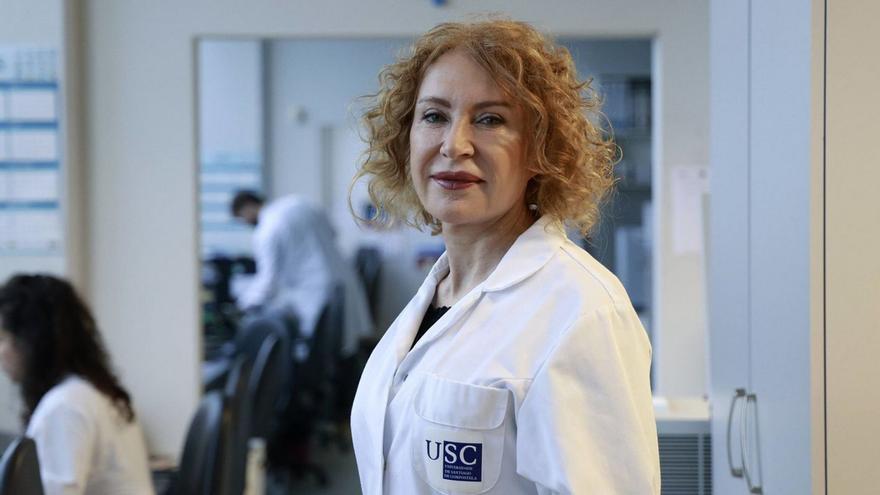 PREMIOS GALLEGOS DEL AÑO | Mabel Loza, catedrática de Farmacología y directora científica del CIMUS: «La biotecnología gallega está madura, pero hacen falta empresas tractoras e inversión»