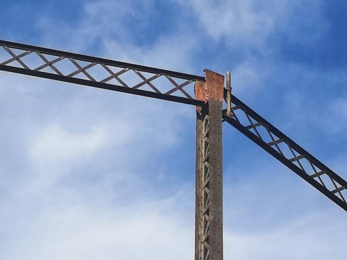 Así es el Gasómetro de Lebón, un testido del pasado industrial de la ciudad