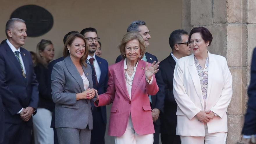 Vídeo: La reina Sofía sale del Ayuntamiento de Castelló y se despide de los presentes
