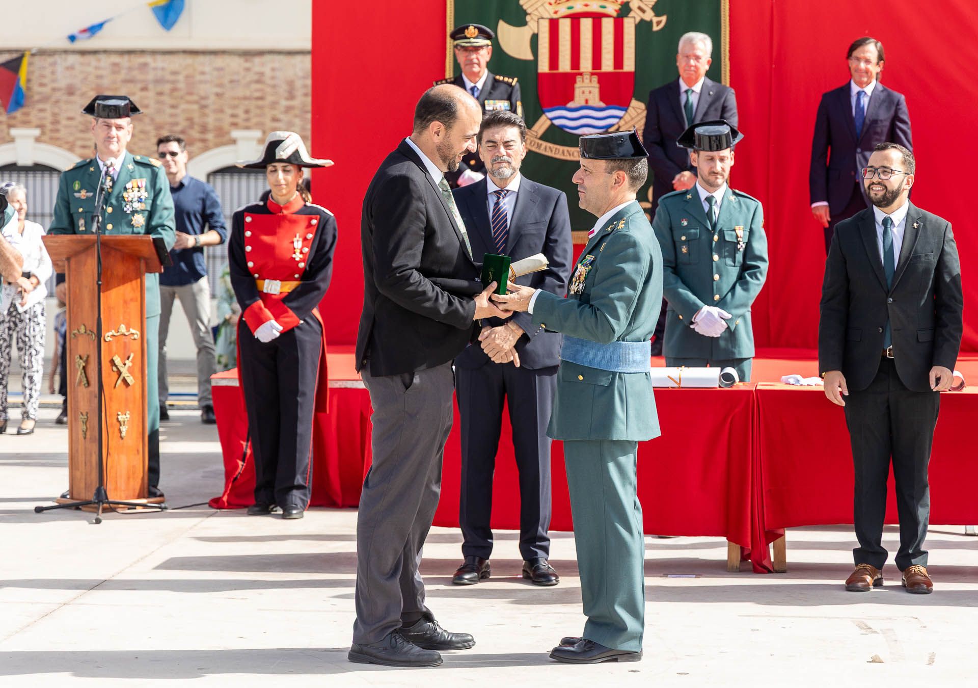 La Guardia Civil de Alicante celebra el día de la Virgen del Pilar en el Puerto