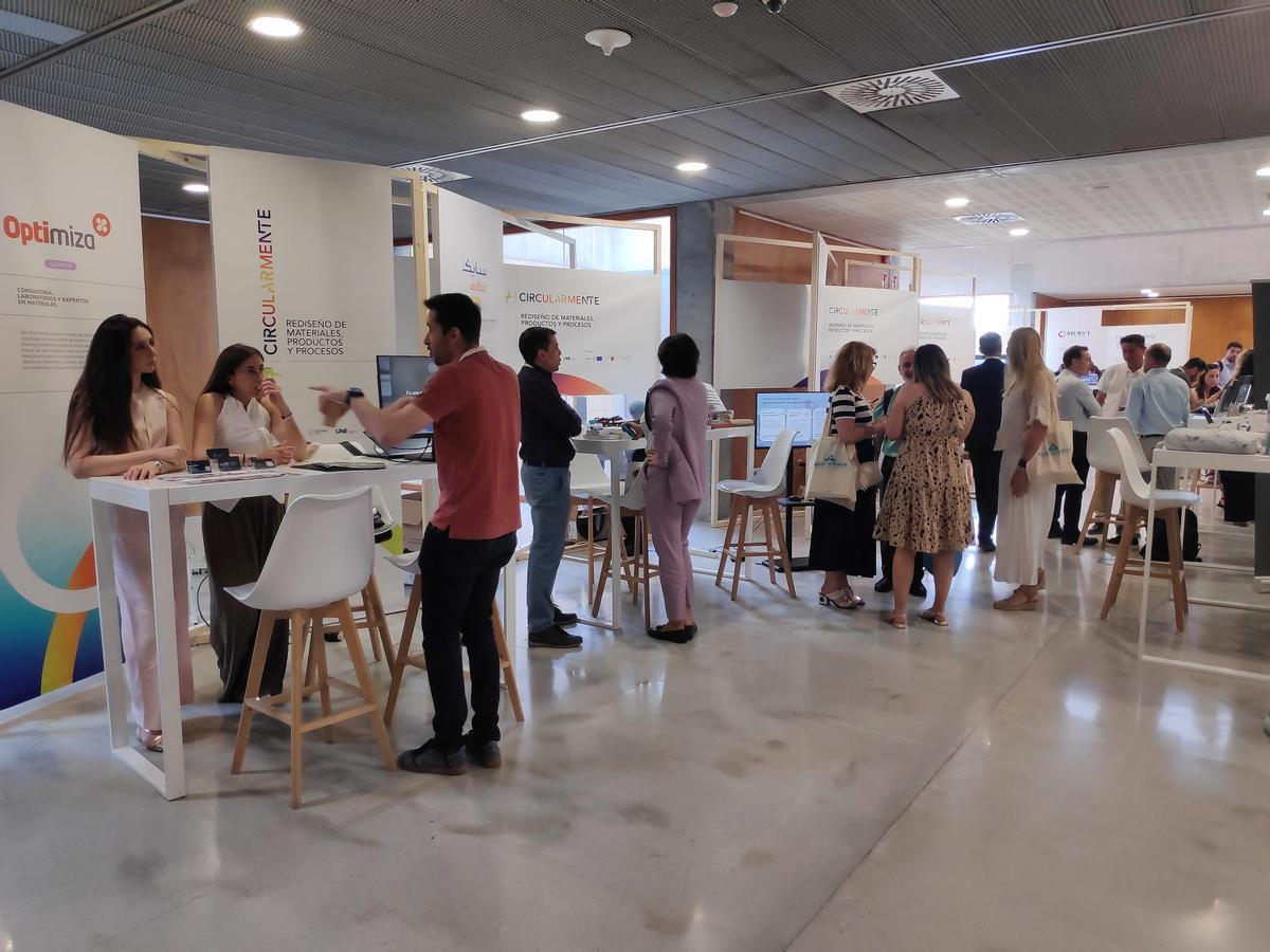 41 expositores  comparten ideas y casos reales durante la celebración del evento