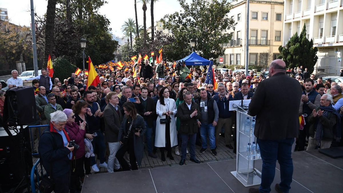 Así estaba la avenida de Huelva durante la intervención de Manuel Naharro, presidente provincial del PP.