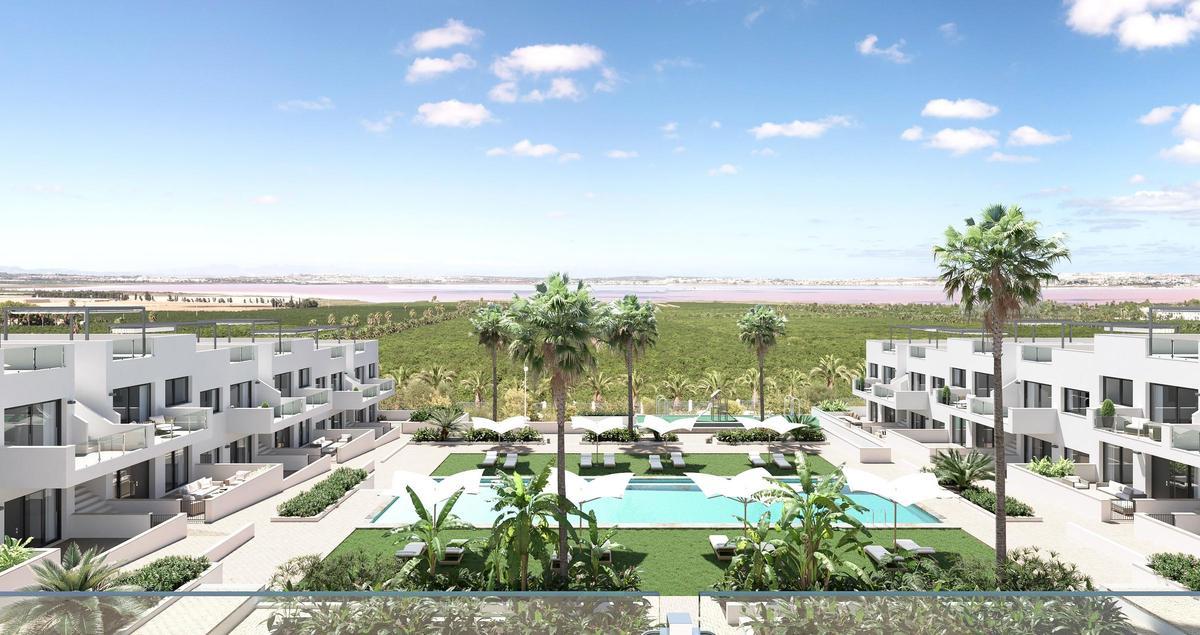 El residencial se adapta a la topografía del terreno dejando abierta completamente una fachada de la parcela a las vistas de las Salinas de Torrevieja.