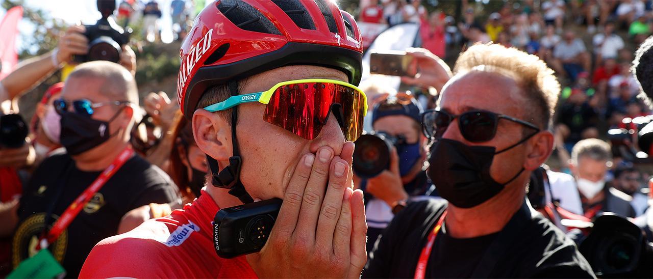 Remco Evenepoel, emocionado tras la 20ª etapa de la Vuelata a España.