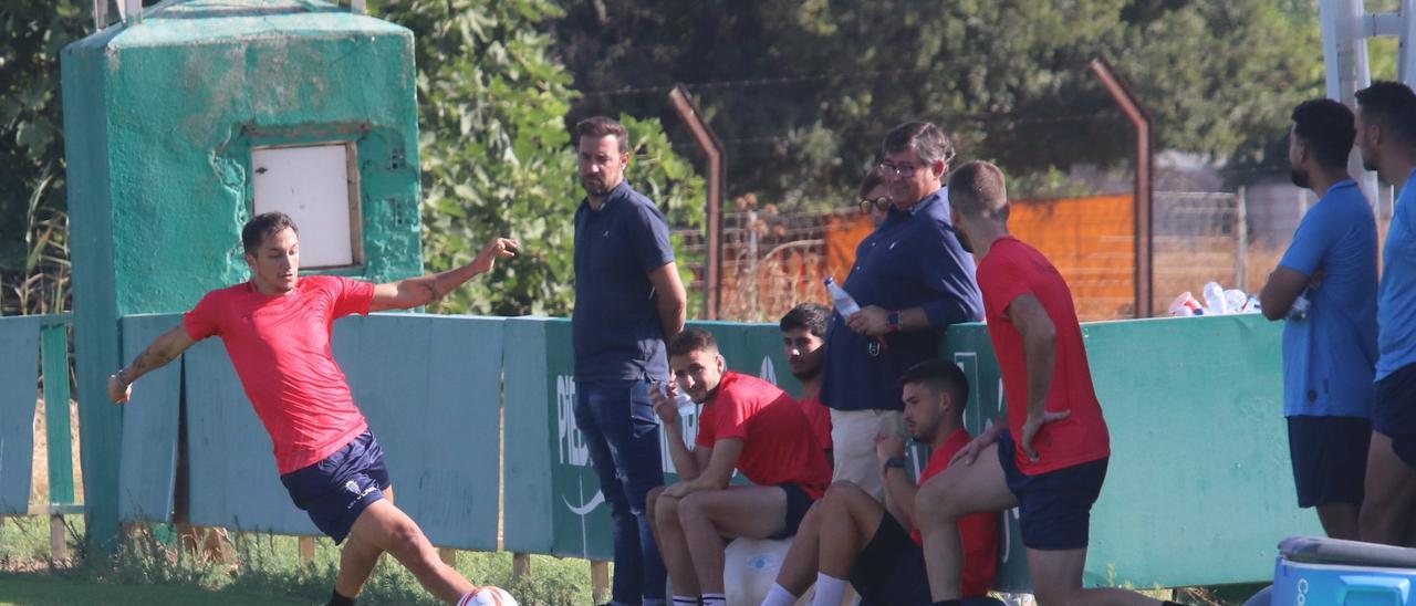 Calderón, junto a Ekaitz, durante un entrenamiento del Córdoba CF, la pasada semana.