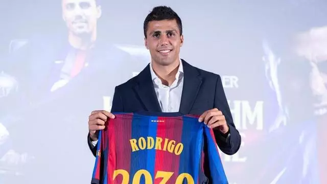 Rodri y su admiración por Busquets: "Intenté absorber muchas cosas de él en la Selección"