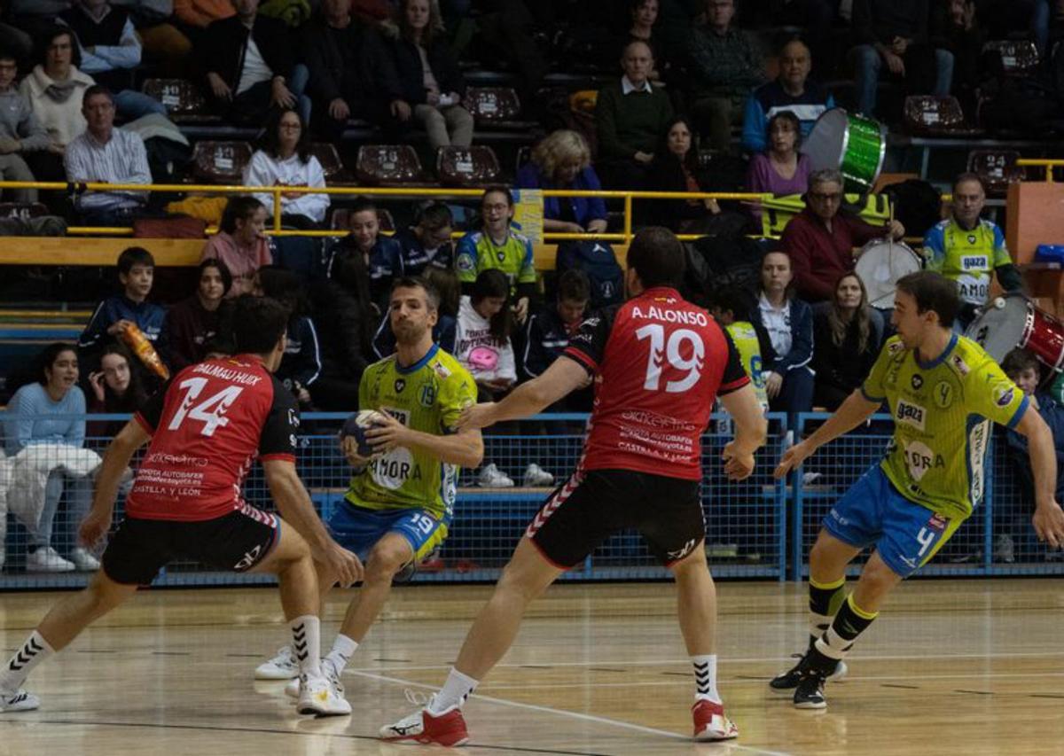 Guille y Andrés en el último partido. | LOZ