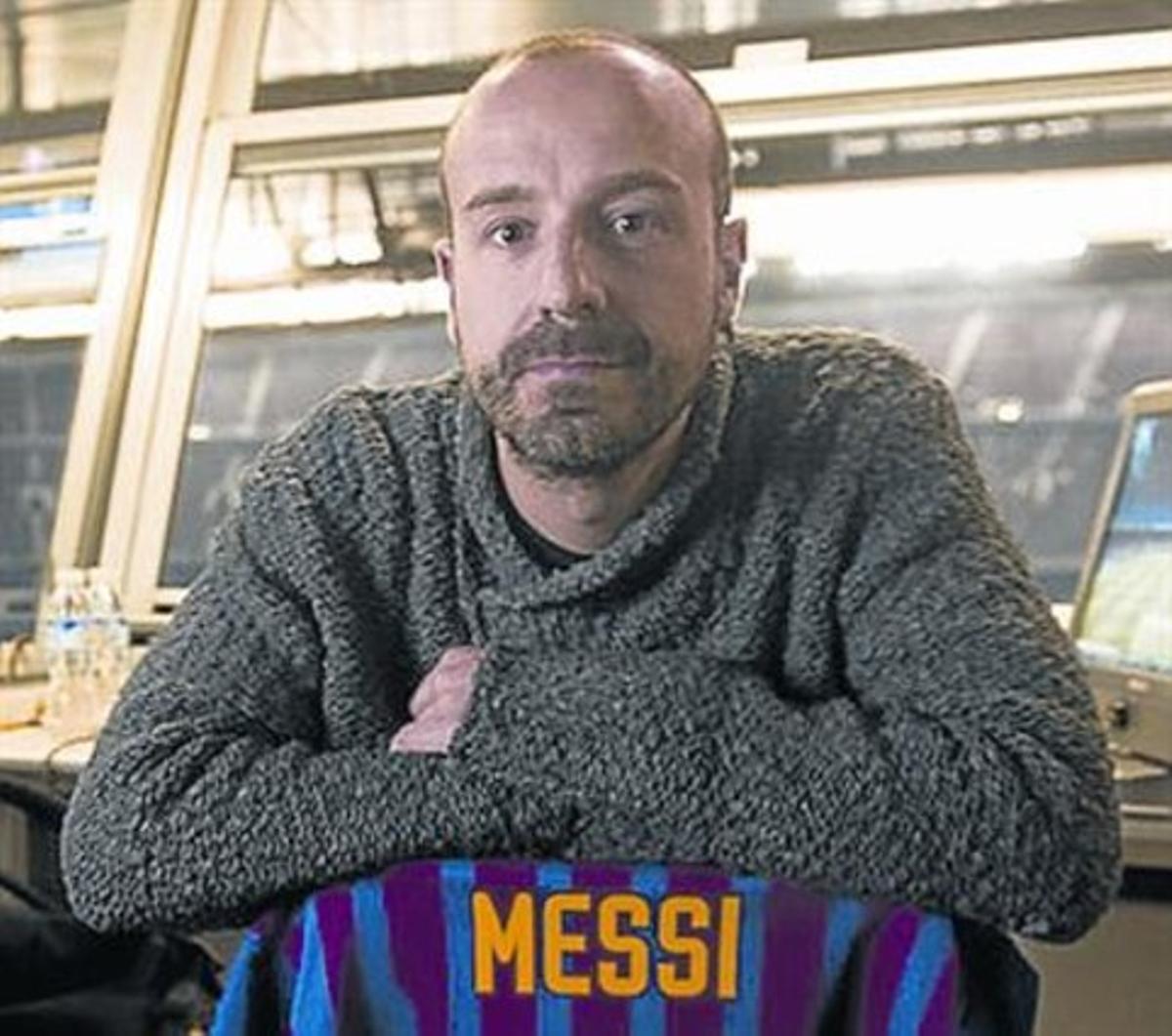 Pou, en una retransmissió al Camp Nou. Pou, en una retransmissió al Camp Nou.
