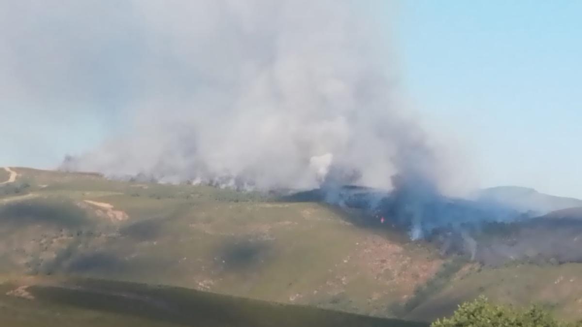 Una imagen del incendio de A Gudiña compartida por el GES