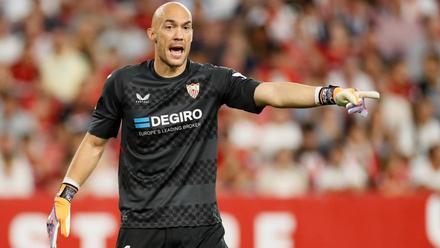 El Sevilla le abre la puerta a Dmitrovic