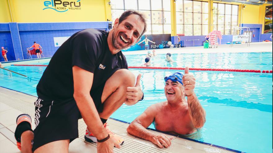 Juan está encantado con las clases de Aqua Fitness con Fran.