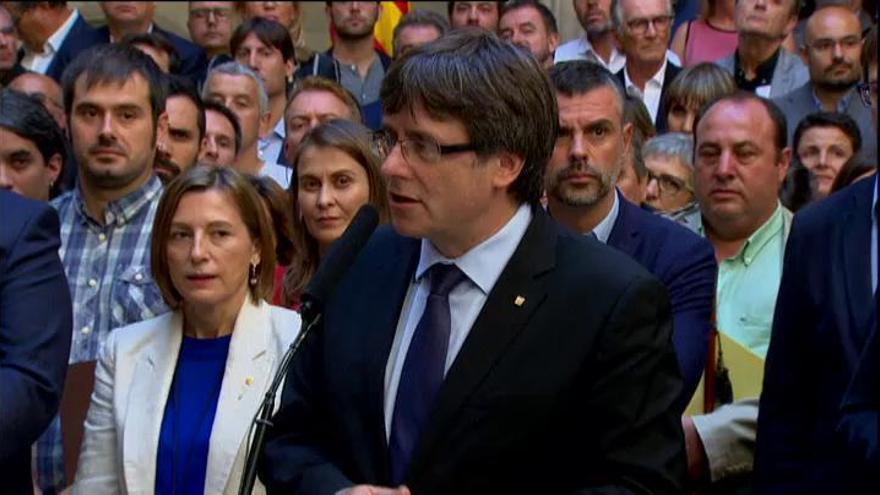 Puigdemont pide a Rajoy que no subestime "al pueblo de Cataluña"