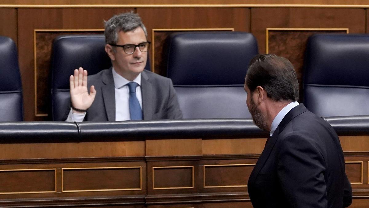 Óscar Puente y Félix Bolaños, durante la sesión de control al Gobierno.
