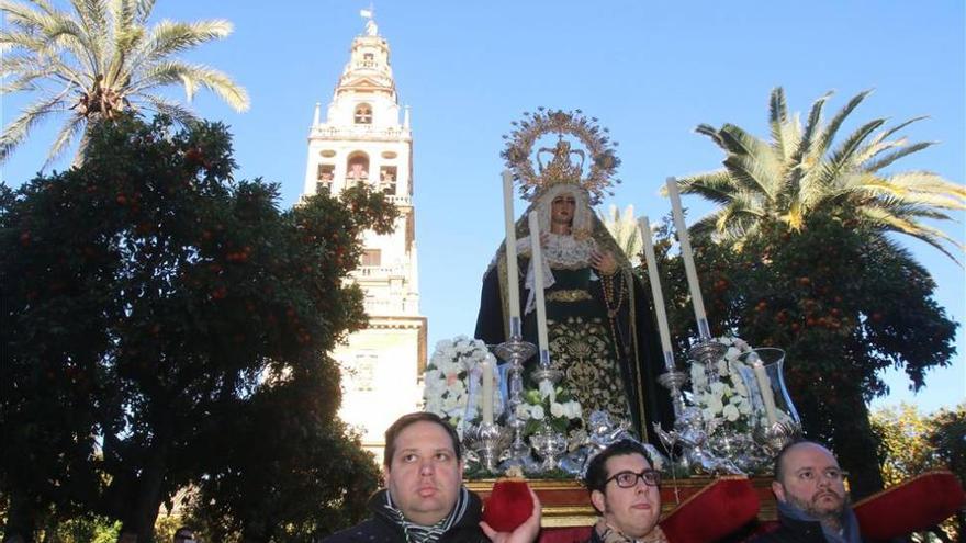 La Virgen de la Candelaria llega en rosario hasta la catedral