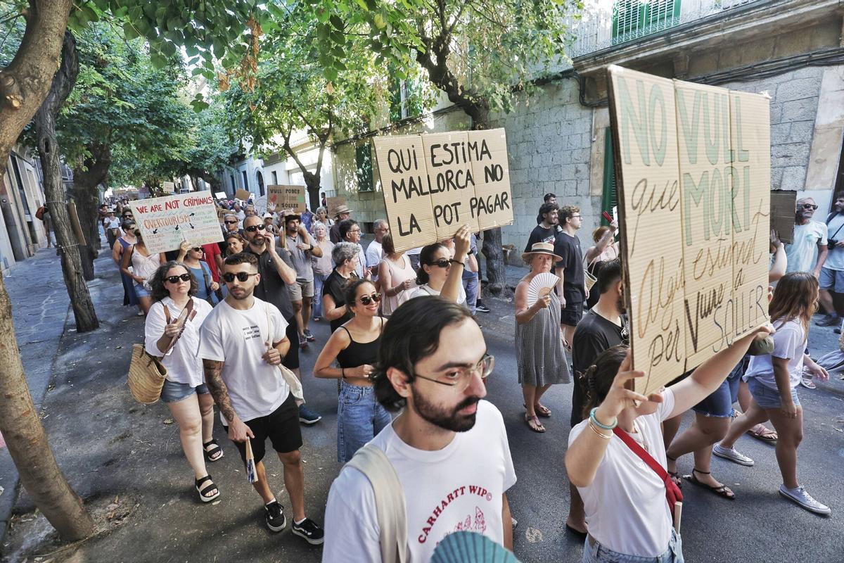 Sóller se moviliza contra la masificación turística Sóller se moviliza contra la masificación turística