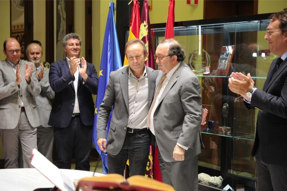 Toma de posesión del nuevo gerente de la UMU, David Martínez Victorio