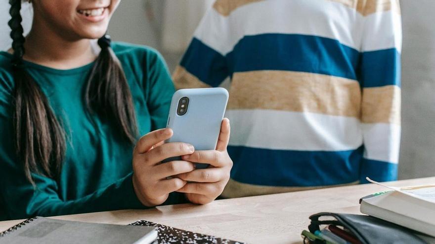 Los jóvenes pasan cuatro horas y media conectados a internet, el entretenimiento preferido de la mitad de los andaluces