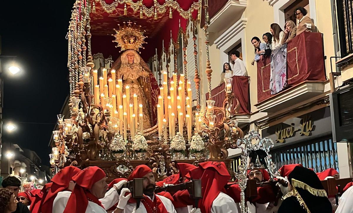 La Virgen del Consuelo procesiona por las calles de Antequera.