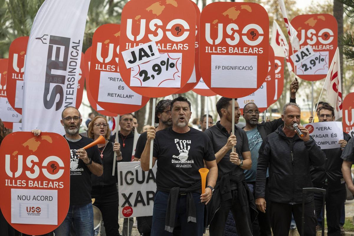Los profesores de los centros concertados exigen el mismo trato que los de las escuelas privadas