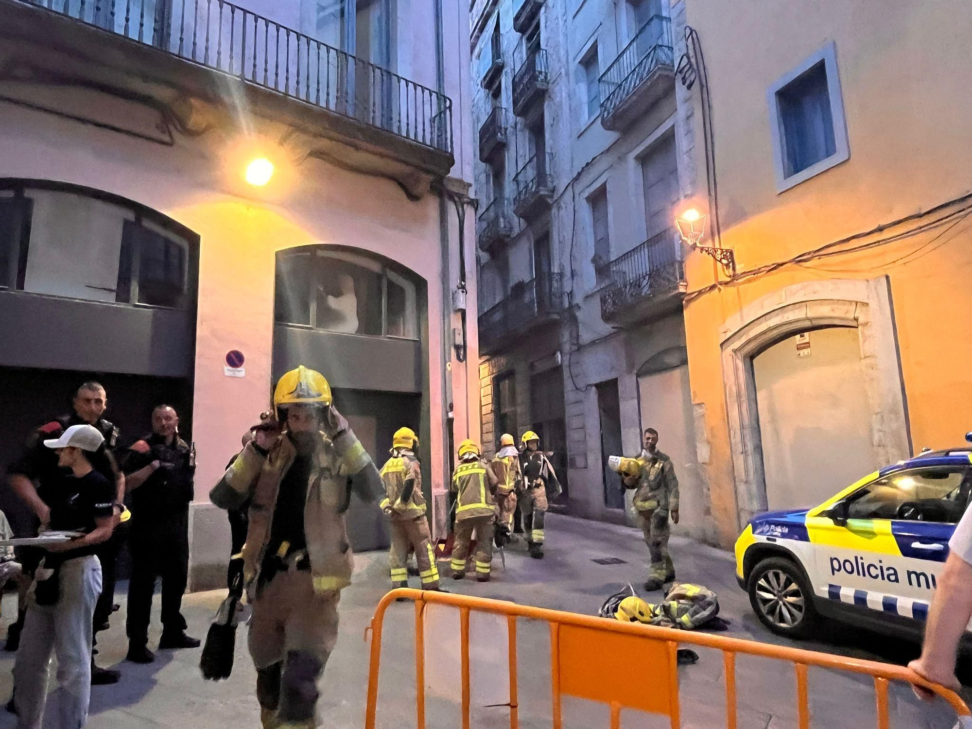Les imatges de l'esfondrament de part d'un edifici del Barri Vell de Girona