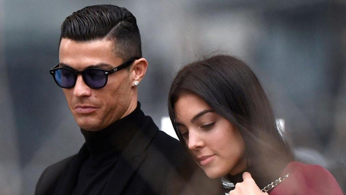 Cristiano Ronaldo, junto con su pareja Georgina, llegando a la Audiencia Provincial