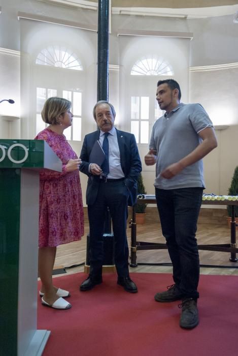 Homenaje a 47 funcionarios del Ayuntamiento de Oviedo