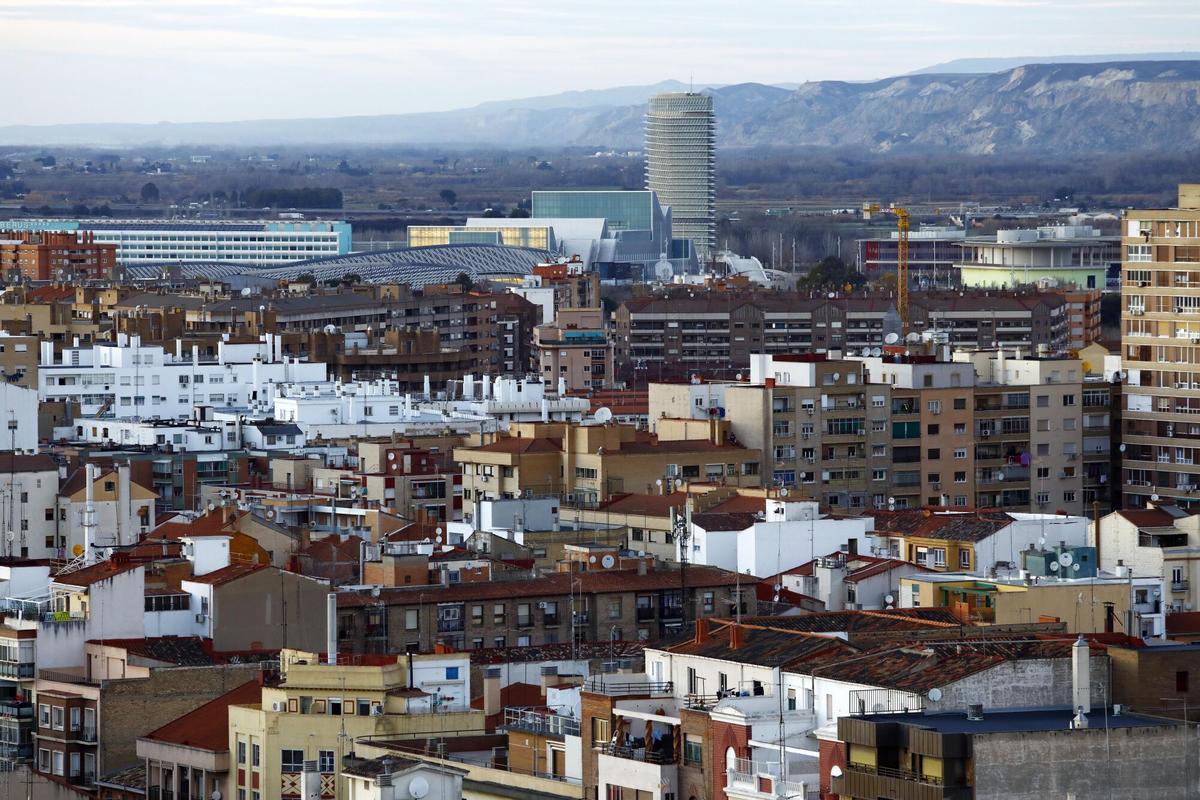 VISTA PANORAMICA PARCIAL DEL BARRIO DE LA ALMOZARA. AL FONDO, TORRE DEL AGUA. AYUNTAMIENTOS. ZARAGOZA. BARRIOS. LA ALMOZARA