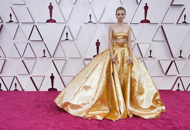 Carey Mulligan con vestido de Valentino Couture en los premios oscar 2021