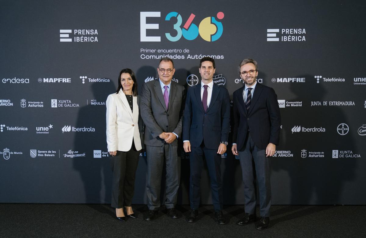 Mercedes Zarzalejo, viceconsejera de Universidades; Albert Sáez, director general de Contenidos de Prensa Ibérica; Emilio Viciana, consejero de Educación y Ciencia de la Comunidad de Madrid, y Aitor Moll, consejero delegado de Prensa Ibérica