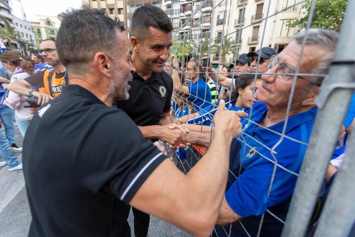 Luceros se viste de blanquiazul catorce años después