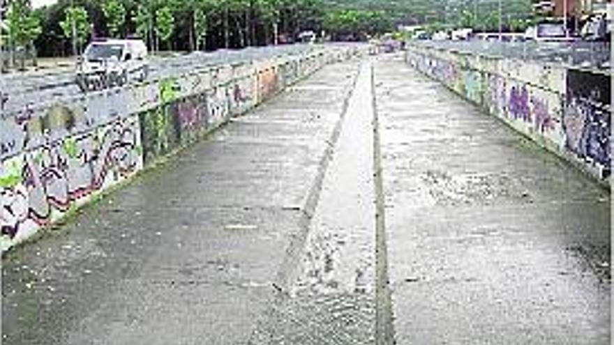 El canal de la riera de Lloret després de l&#039;actuació de l&#039;Ajuntament.