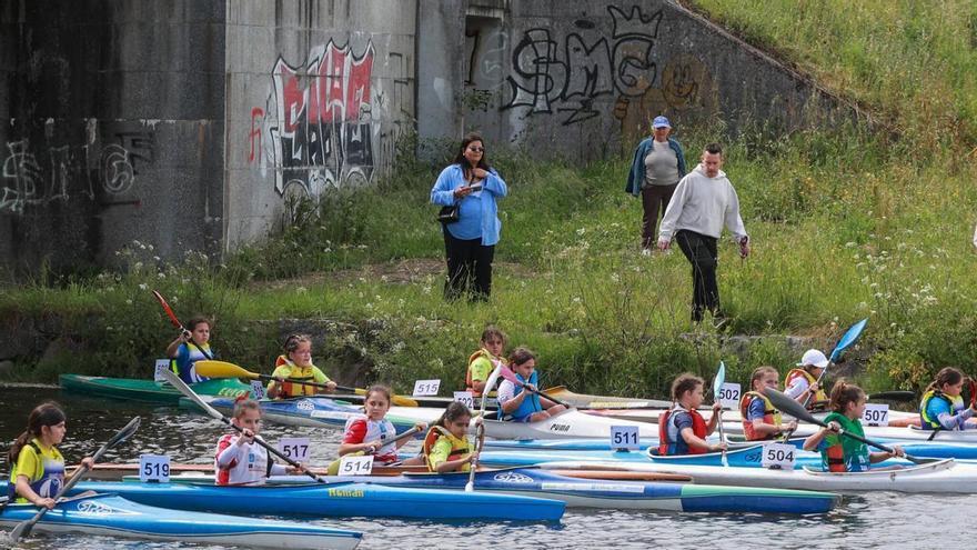 El Náutico Pontecesures consolida su liderato en aguas del río Umia