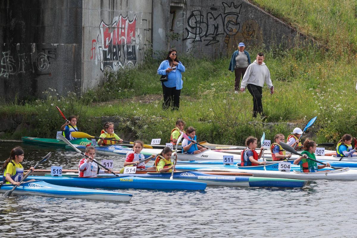 Salida de una de las pruebas disputadas en el río Umia.