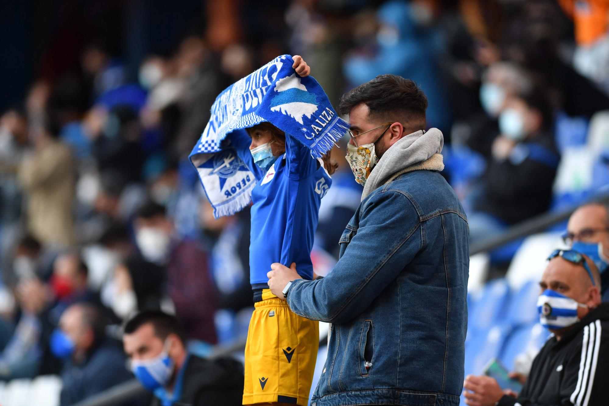 5.000 aficionados apoyan al Dépor en las gradas de Riazor