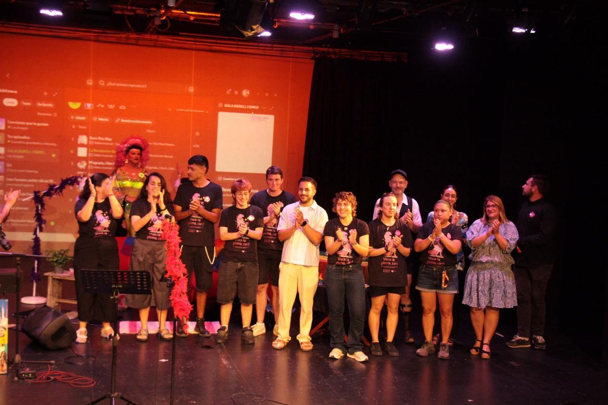 Integrantes de Ben Amics posan al final de la gala esta noche en Manacor.