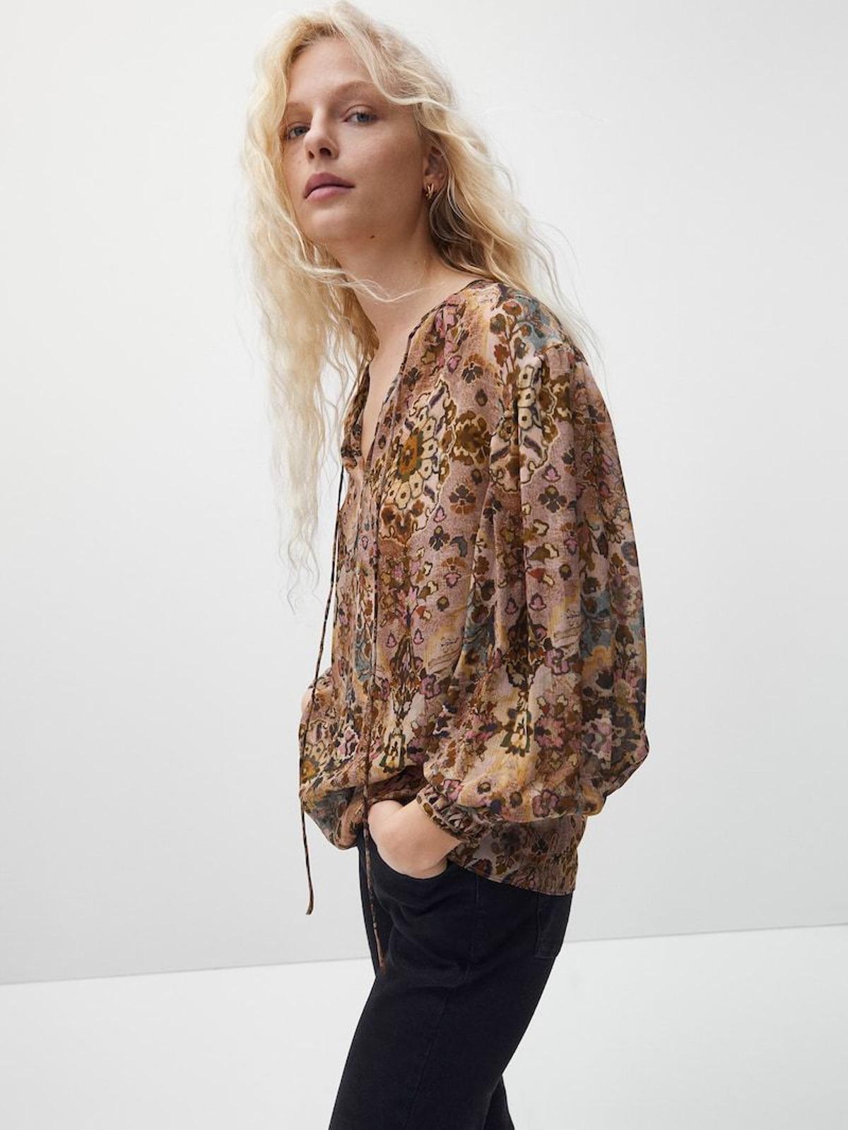 Blusa estampada rebajada de Massimo Dutti