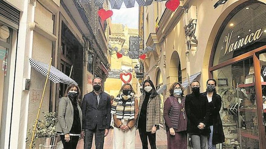 La festividad de San Valentín llega a la calle Barqueros