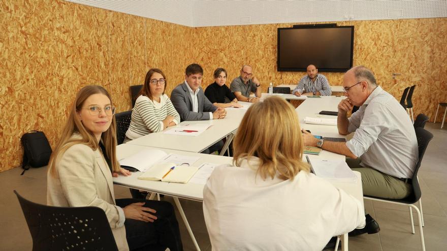 Concejales de la Corporación, en la reunión constitutiva de la comisión sobre el valle de Fontcalent