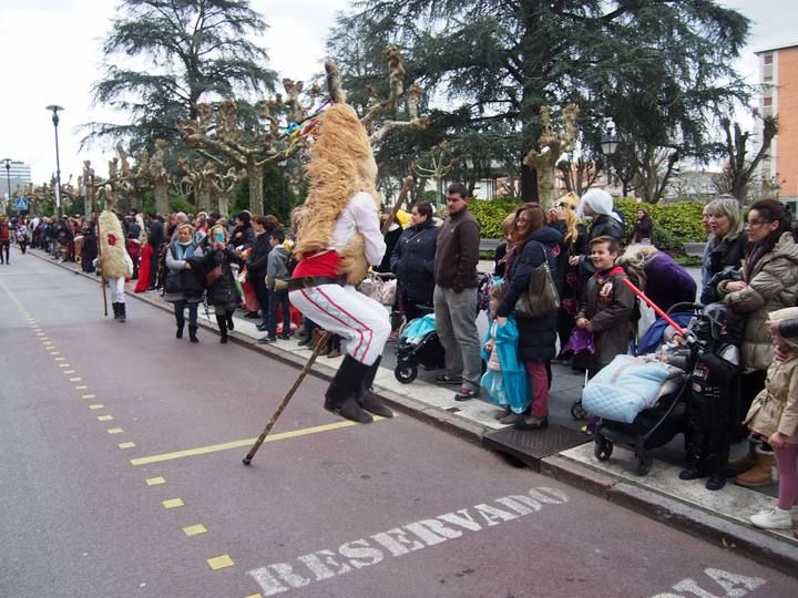 DESFILE DE CARNAVAL EN POLA DE SIERO